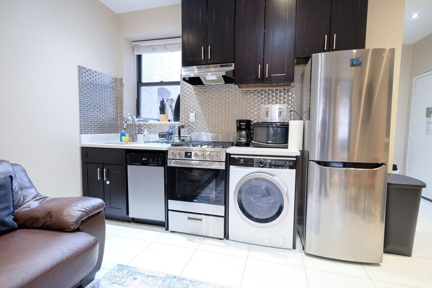 Building Photo - 5 W 101st St