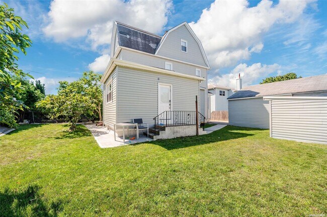 Building Photo - 223 Hickox Ave