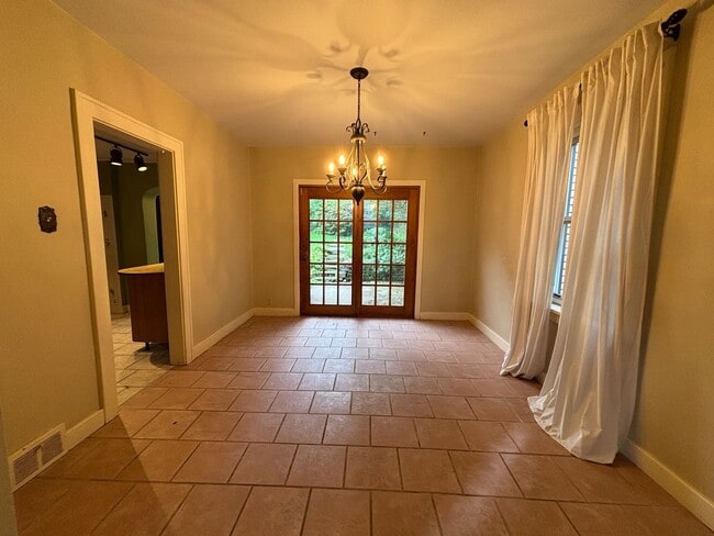 Building Photo - 3 Bedroom Home in Dormont!