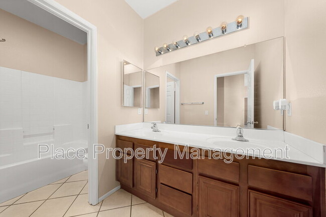 Building Photo - 6223 Avenida De Las Vistas
