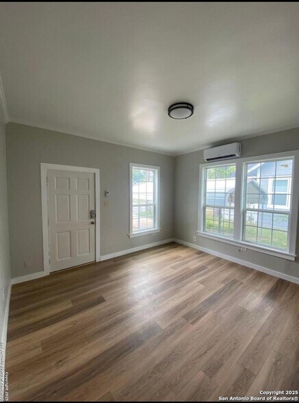 Building Photo - 143 E Baylor