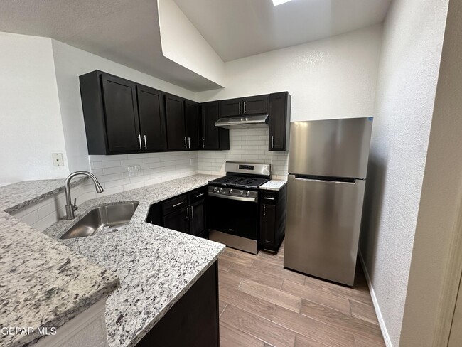 Building Photo - 12372 Tierra Canada Dr