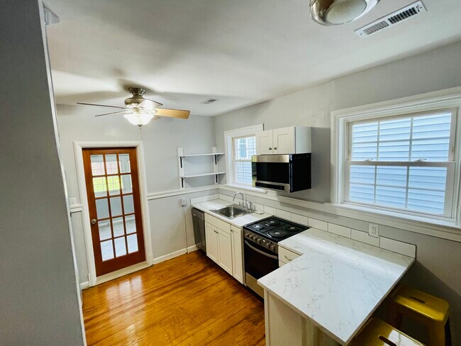 Building Photo - 3014 Grayland Ave