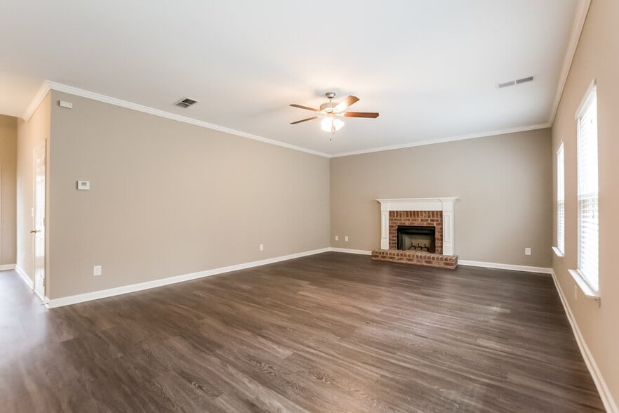 Building Photo - 466 Fieldcrest Dr