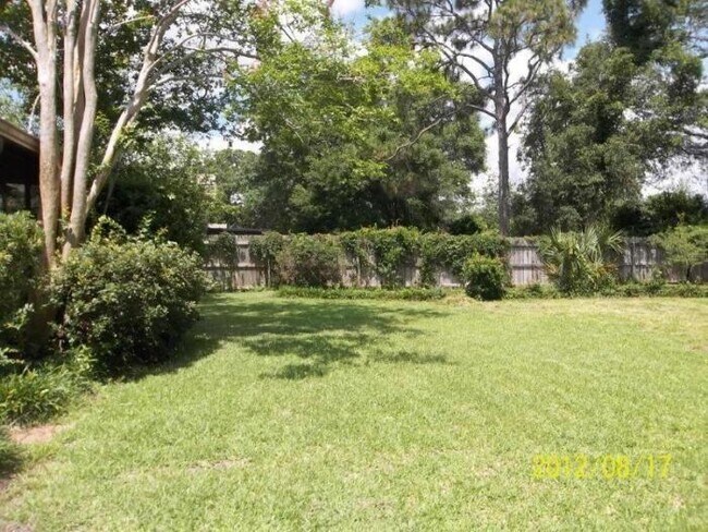 Building Photo - 623 Spencer Dr