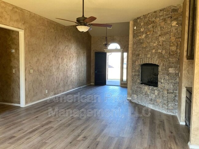 Building Photo - 15609 S Broadway St