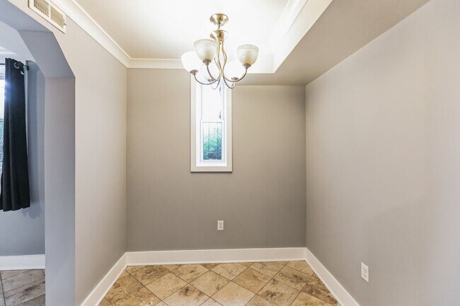 Building Photo - Cozy & bright 1 Bd/1Bth condo in Brookland House Condominium!