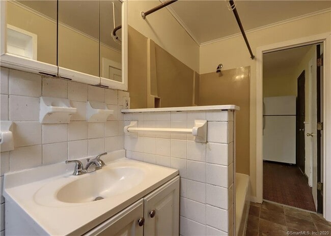 Building Photo - 473 Amity Rd