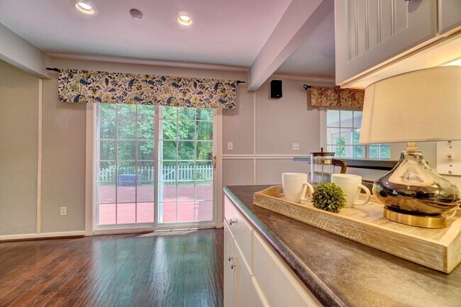 Building Photo - Fabulous 4-Bedroom Great Neck Home Ready 0...