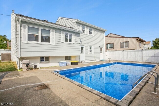 Building Photo - 82 Eaton Pl