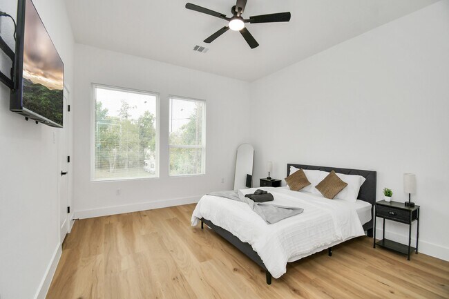 Building Photo - 7129 Sidney St