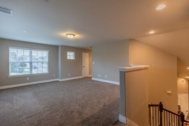Building Photo - 27462 Paraiso Sands