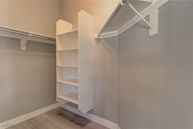 Building Photo - 7456 Oatman Ln
