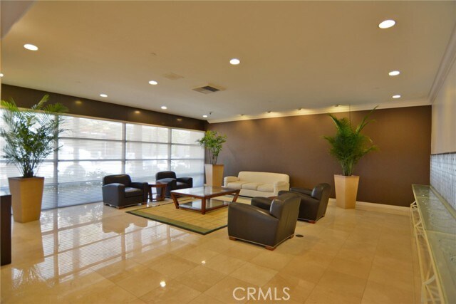 Building Photo - 600 W 9th St