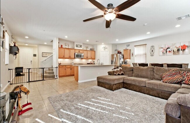 Building Photo - 945 Spiracle Ave