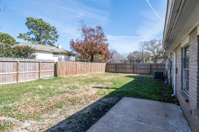 Building Photo - 16210 Cypress Point Dr