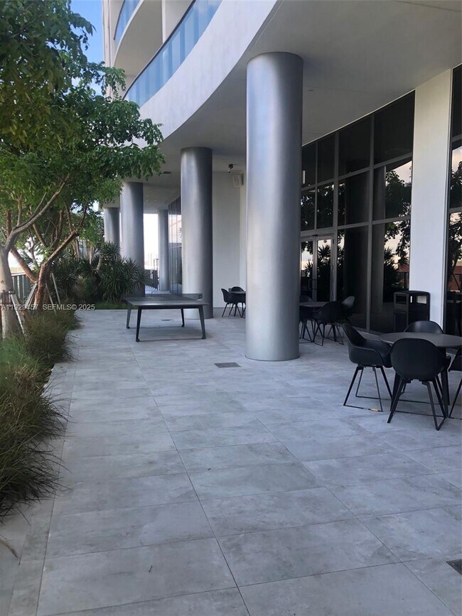 Building Photo - 1600 NE 1st Ave