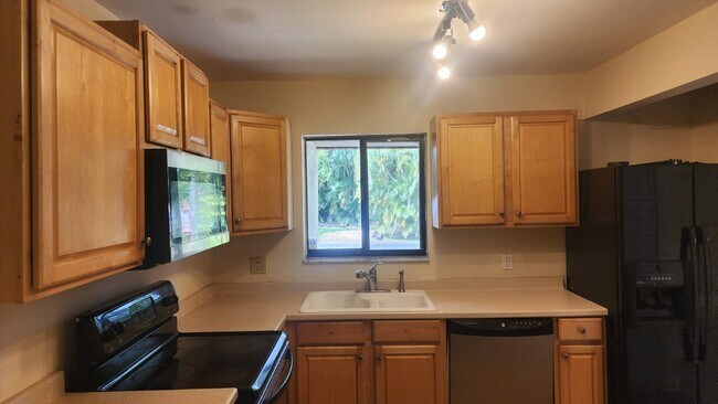 Building Photo - 5012 SW 40th Ave
