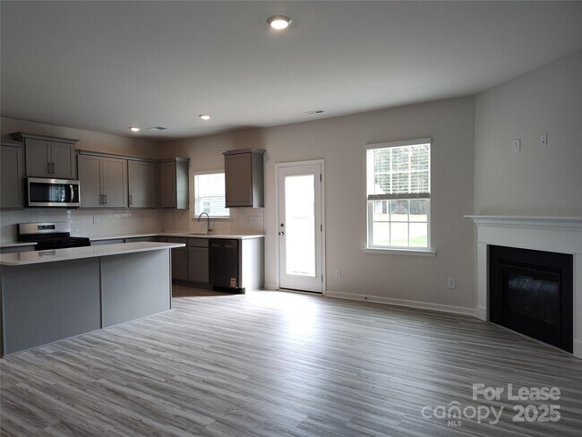 Building Photo - 1404 Secrest Cmns Dr