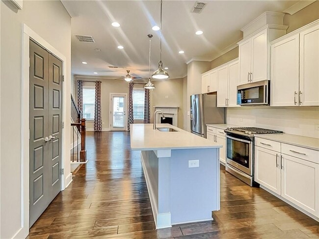 Building Photo - 2038 Rockledge Rd NE