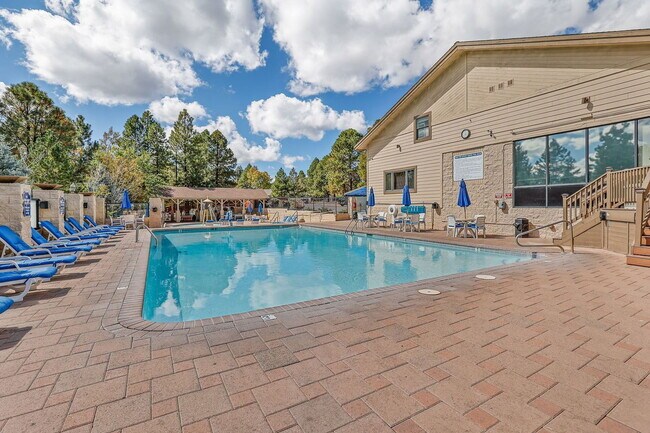 Building Photo - 2650 Valley View Dr