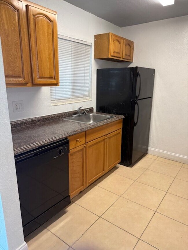 Building Photo - Gorgeous Sunset views. 2 bedroom 2 bath condo