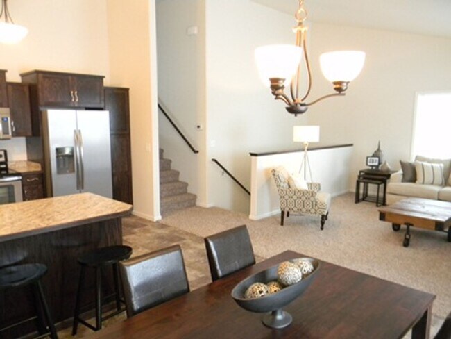 Building Photo - 3 bedroom Twin home