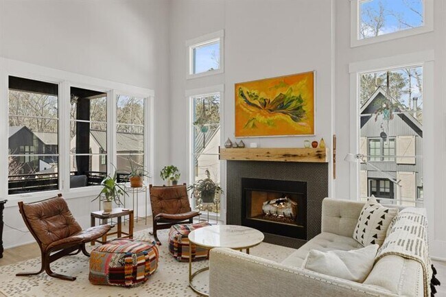 Building Photo - 304 Mado Ln