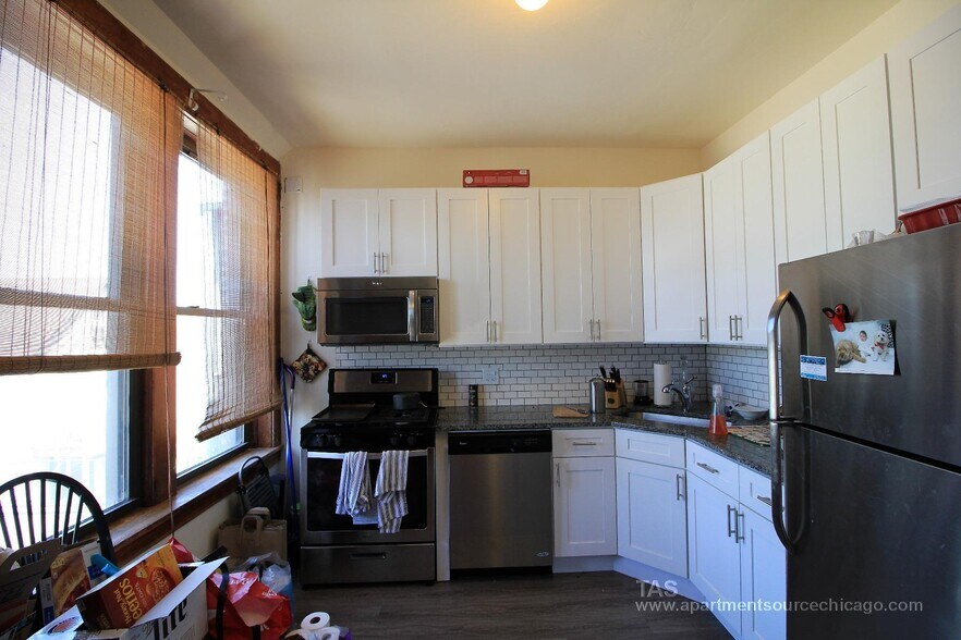 Building Photo - 1358 W Barry Ave