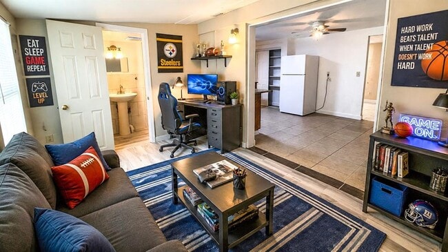 Building Photo - 4102 Highland Loop