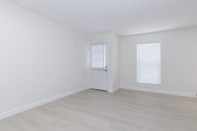 Building Photo - 1007 Cedar St