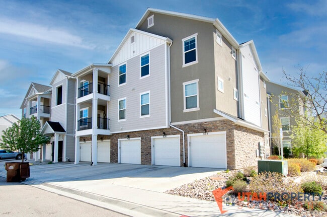 Building Photo - 626 N Sun Peak Dr