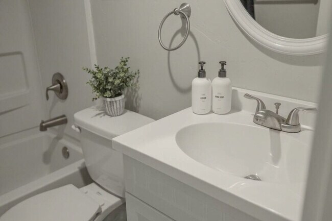 Building Photo - 5032 Bear Trap Dr