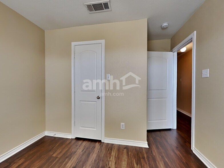 Building Photo - 1702 Griffin Ln