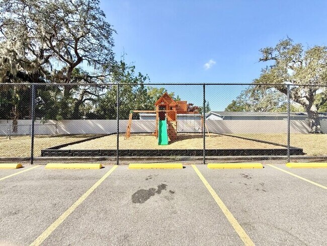 Building Photo - 7517 Pitch Pine Cir