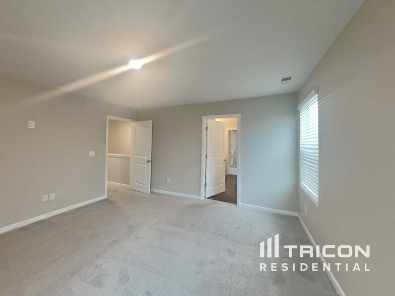 Building Photo - 353 Victory Cir