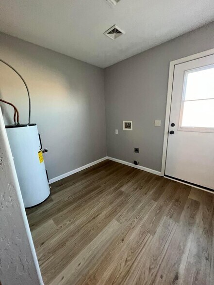 Washer and Dryer Hook up and back door to Brick fenced yard for fur babies - 8268 W Magnum Dr