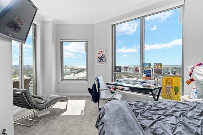 Building Photo - 449 S 12th St