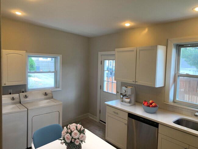 Building Photo - 4 Bed / 1.5 Bath House - Bryn Mawr / Haver...