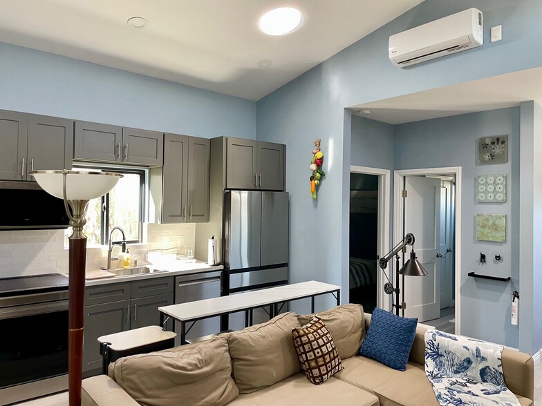 Building Photo - 1850 Lees Ave