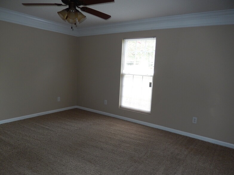 Large Bedroom - 2065 Pinemount Blvd