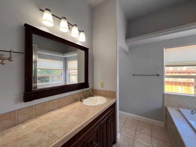 Building Photo - 3-bedroom home in Desert Lakes Golf Community