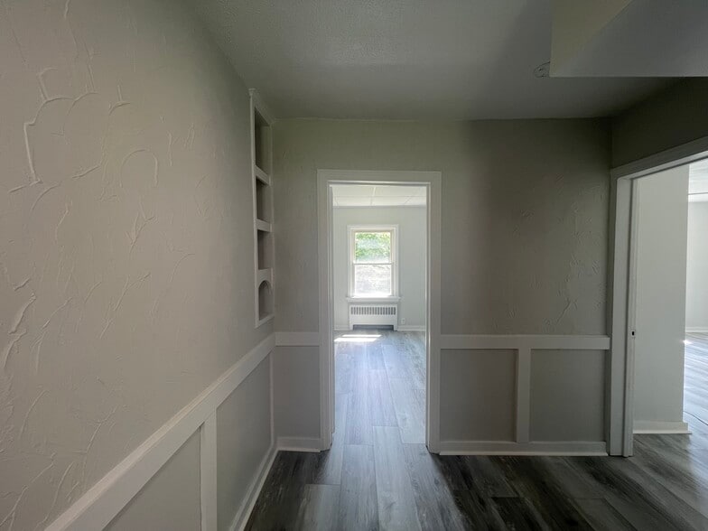 Hallway into 2nd bedroom - 10334 Adirondack View Hts