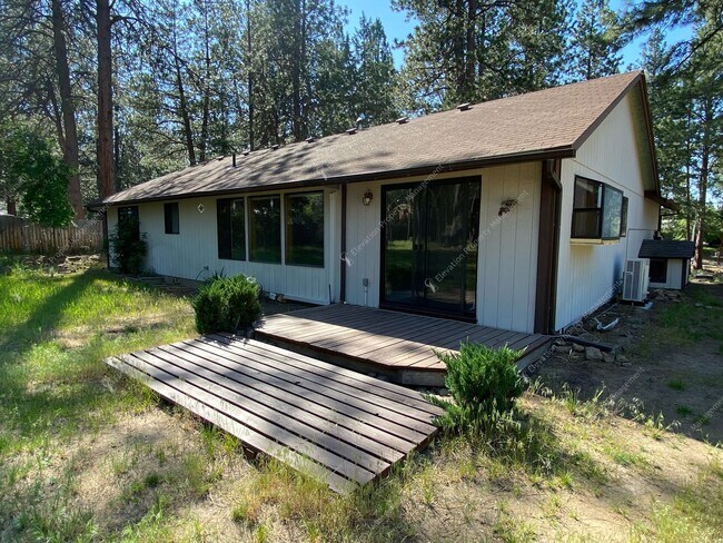 Building Photo - Nature Retreat on 0.6 Acres Near the Desch...