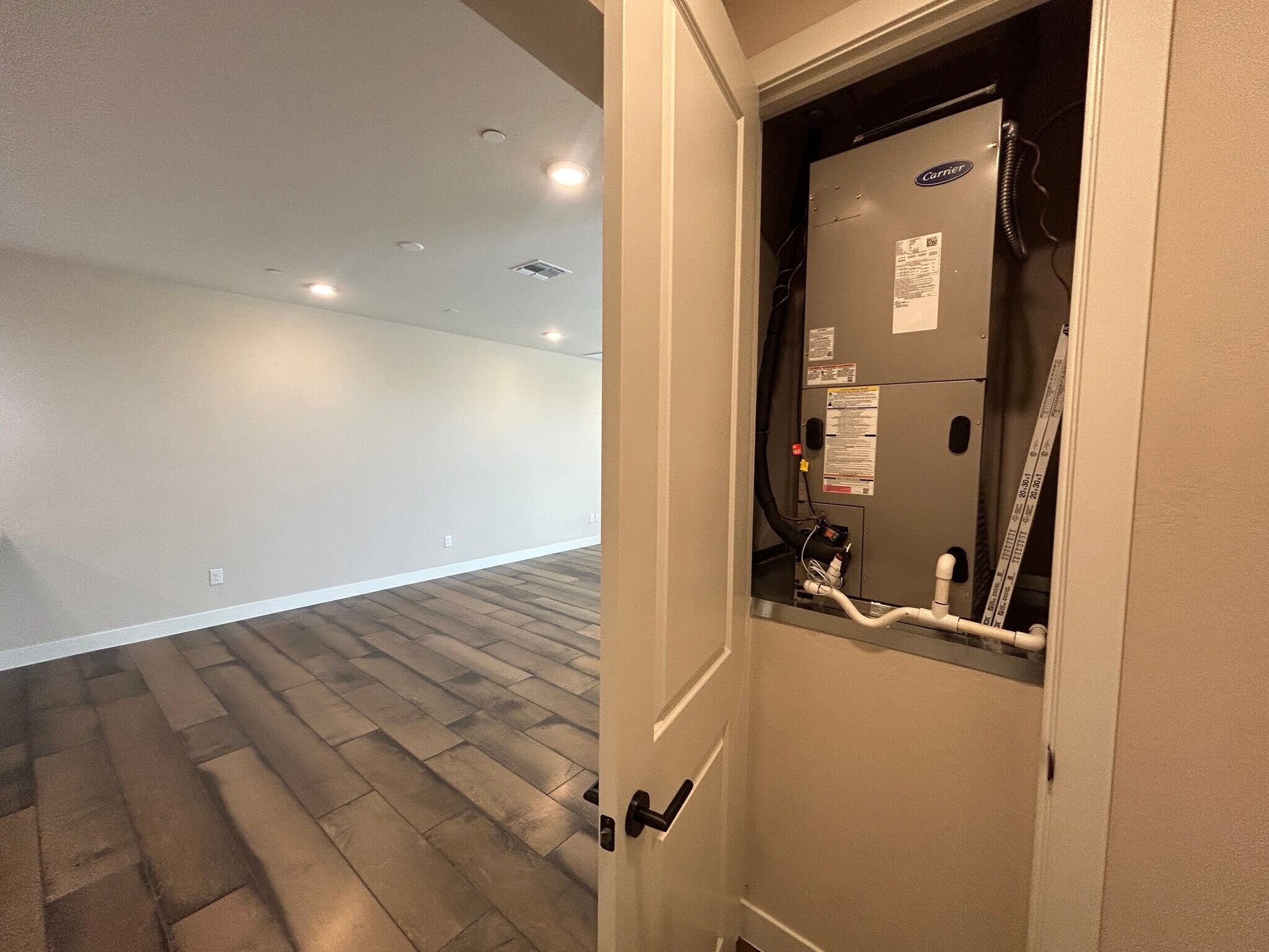 Building Photo - 2121 W Sonoran Desert Dr