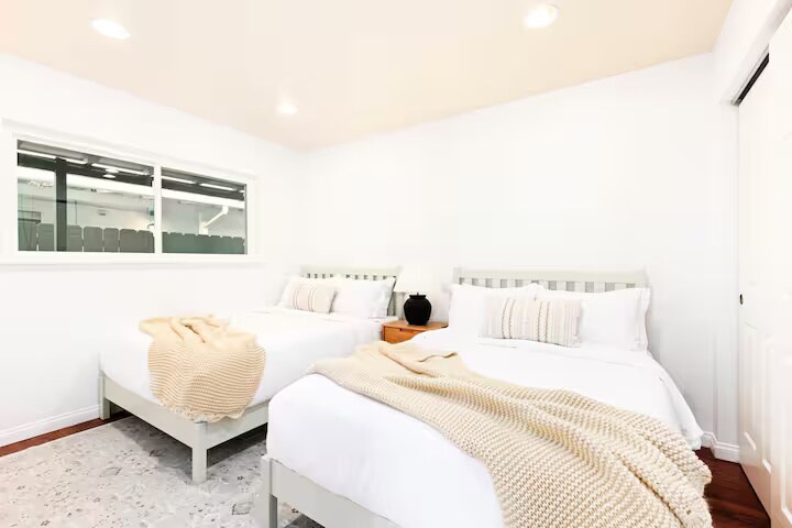 Building Photo - 14225 Mango Dr