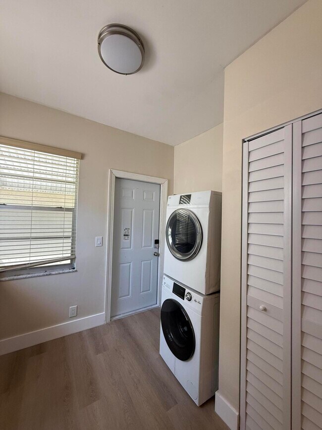 Building Photo - 509 Plymouth Rd