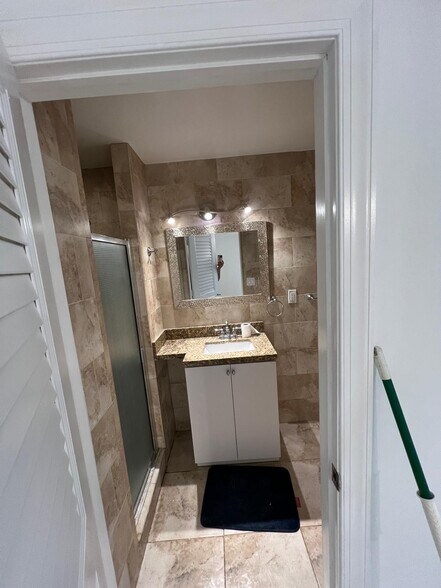 Building Photo - 1060 SW 111th Way