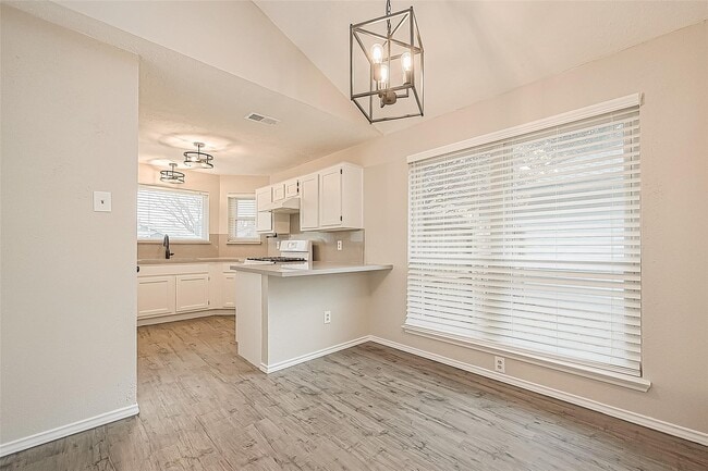 Building Photo - 9247 Autumnsong Dr