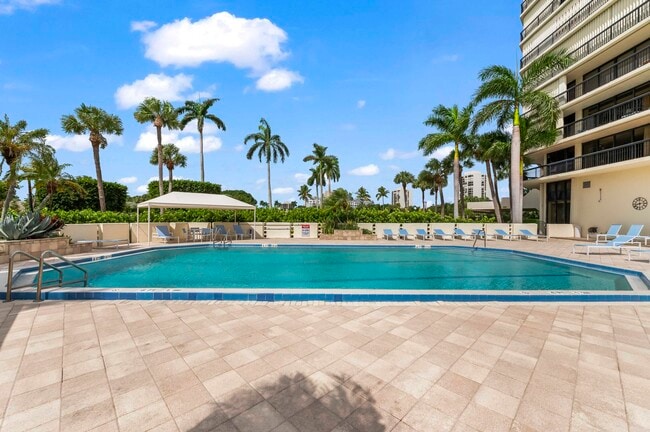 Building Photo - 1900 Consulate Pl